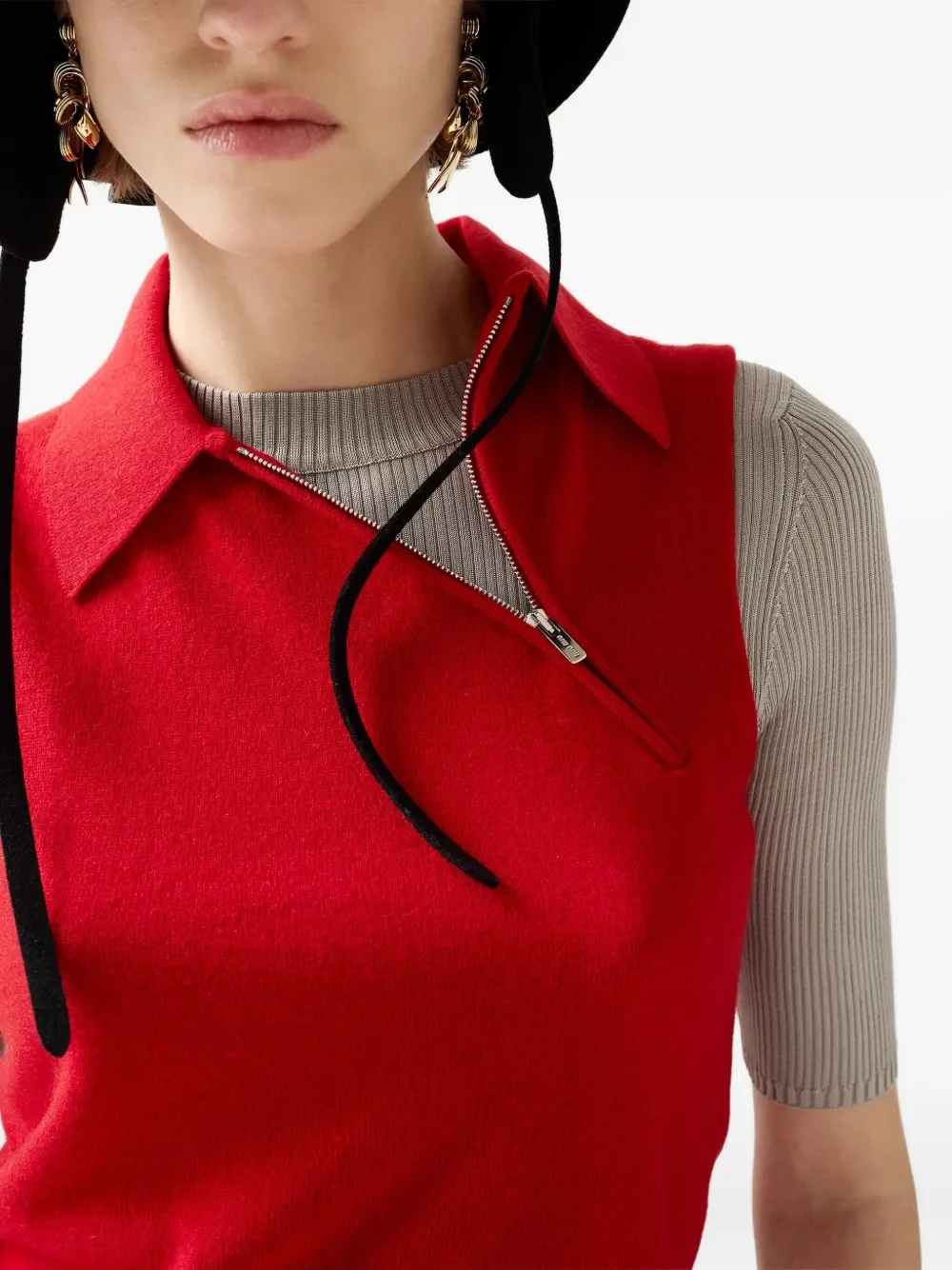 Miu Miu Red Cashmere Sleeveless Vest with Diagonal Zip - Image 5